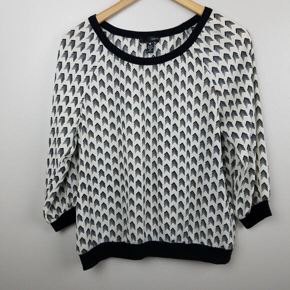 Aqua Tops - Aqua Womens Black & White Chevron Print W/ Contrast Hem Dolman Top Small